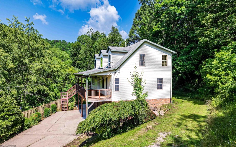 479 Bell Run Road, Spraggs, Pennsylvania 15362, 4 Bedrooms Bedrooms, 8 Rooms Rooms,3 BathroomsBathrooms,Single Family Detached,For Sale,Bell Run,10160286
