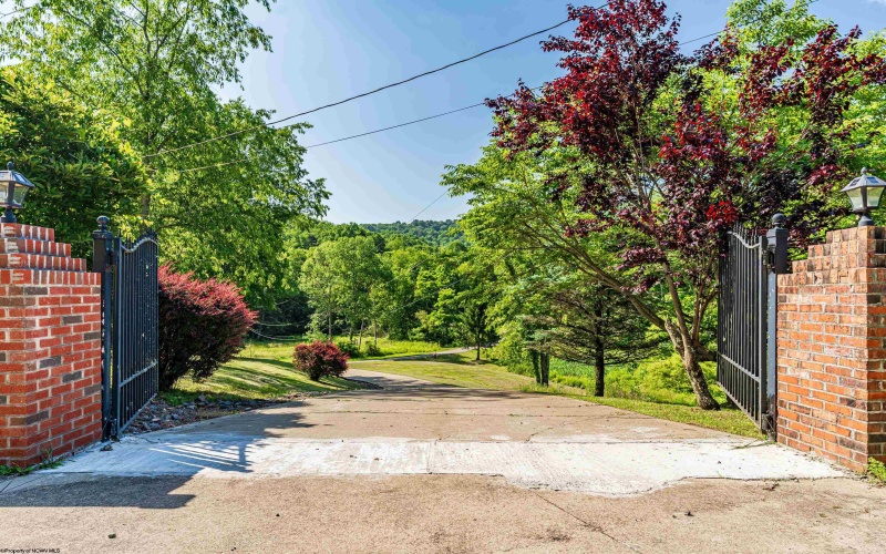 479 Bell Run Road, Spraggs, Pennsylvania 15362, 4 Bedrooms Bedrooms, 8 Rooms Rooms,3 BathroomsBathrooms,Single Family Detached,For Sale,Bell Run,10160286