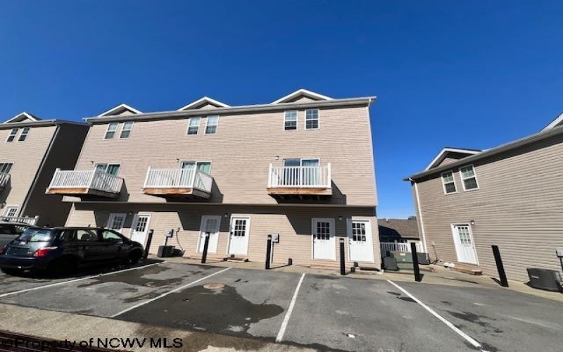 421 Marlowe Circle, Morgantown, West Virginia 26505, 1 Bedroom Bedrooms, 2 Rooms Rooms,2 BathroomsBathrooms,Residential Rentals,For Rent,Marlowe,10160274