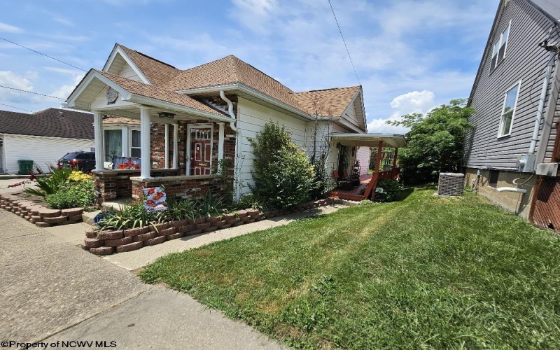 1108 14th Street, Clarksburg, West Virginia 26301, 2 Bedrooms Bedrooms, 6 Rooms Rooms,1 BathroomBathrooms,Single Family Detached,For Sale,14th,10160284