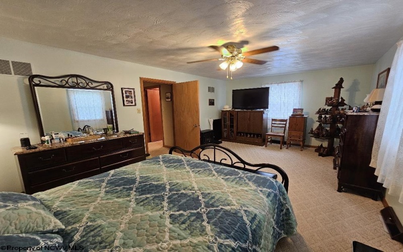 1108 14th Street, Clarksburg, West Virginia 26301, 2 Bedrooms Bedrooms, 6 Rooms Rooms,1 BathroomBathrooms,Single Family Detached,For Sale,14th,10160284