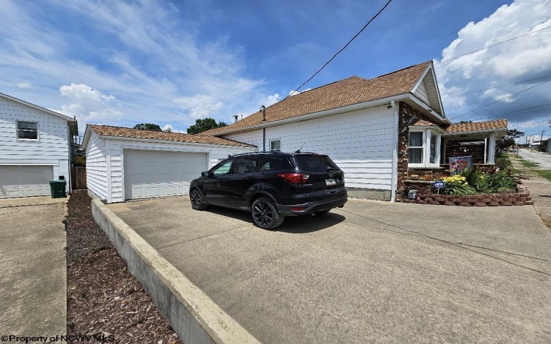 1108 14th Street, Clarksburg, West Virginia 26301, 2 Bedrooms Bedrooms, 6 Rooms Rooms,1 BathroomBathrooms,Single Family Detached,For Sale,14th,10160284