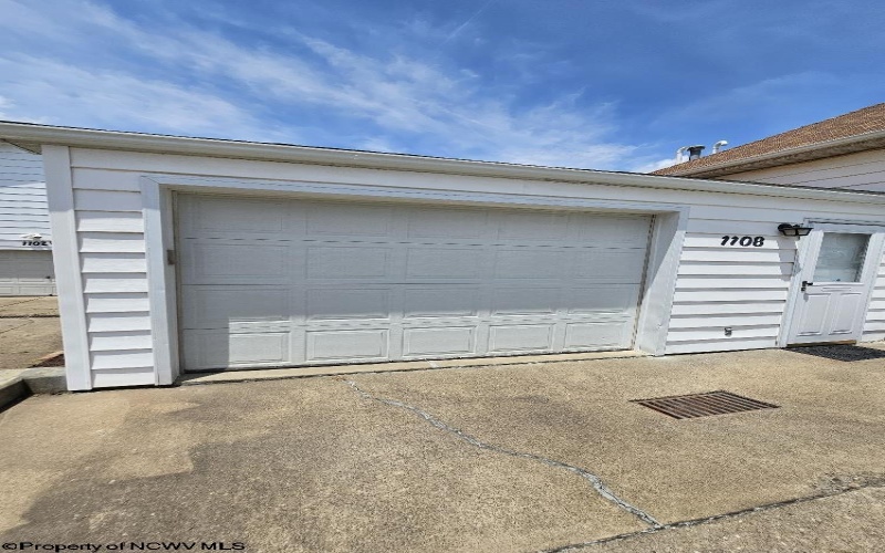 1108 14th Street, Clarksburg, West Virginia 26301, 2 Bedrooms Bedrooms, 6 Rooms Rooms,1 BathroomBathrooms,Single Family Detached,For Sale,14th,10160284