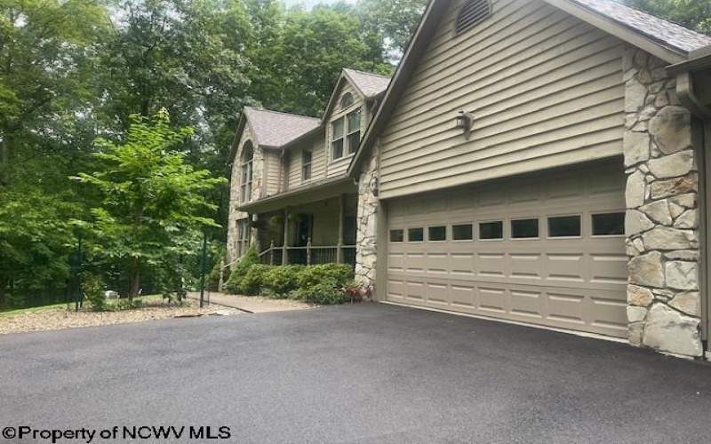 29 Hickory Ridge Road, Morgantown, West Virginia 26508-0941, 4 Bedrooms Bedrooms, 10 Rooms Rooms,2 BathroomsBathrooms,Single Family Detached,For Sale,Hickory Ridge,10160288