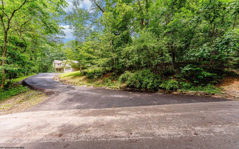 29 Hickory Ridge Road, Morgantown, West Virginia 26508-0941, 4 Bedrooms Bedrooms, 10 Rooms Rooms,2 BathroomsBathrooms,Single Family Detached,For Sale,Hickory Ridge,10160288