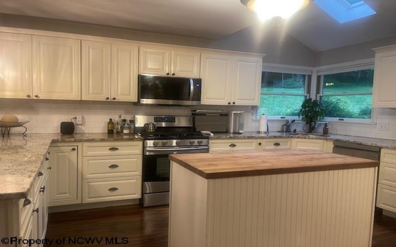 29 Hickory Ridge Road, Morgantown, West Virginia 26508-0941, 4 Bedrooms Bedrooms, 10 Rooms Rooms,2 BathroomsBathrooms,Single Family Detached,For Sale,Hickory Ridge,10160288