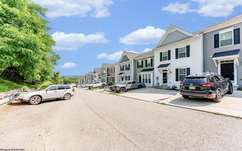 211 Falling Leaf Lane, Morgantown, West Virginia 26501, 3 Bedrooms Bedrooms, 6 Rooms Rooms,2 BathroomsBathrooms,Single Family Attached,For Sale,Falling Leaf,10160295