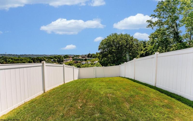 211 Falling Leaf Lane, Morgantown, West Virginia 26501, 3 Bedrooms Bedrooms, 6 Rooms Rooms,2 BathroomsBathrooms,Single Family Attached,For Sale,Falling Leaf,10160295