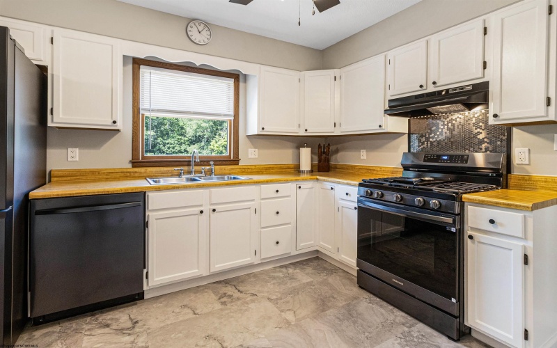 8 Fowler Road, Jane Lew, West Virginia 26378, 5 Bedrooms Bedrooms, 8 Rooms Rooms,2 BathroomsBathrooms,Single Family Detached,For Sale,Fowler,10160304