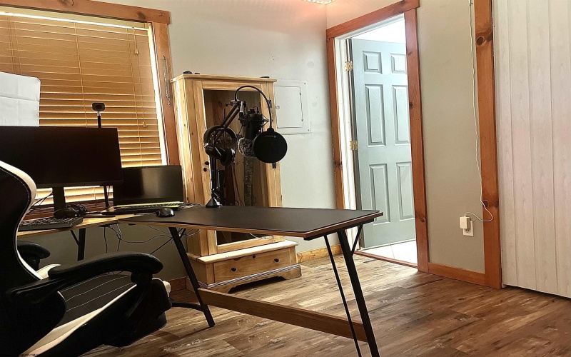 1027 Circle Drive, Mount Clare, West Virginia 26408, 3 Bedrooms Bedrooms, 9 Rooms Rooms,1 BathroomBathrooms,Single Family Detached,For Sale,Circle,10160299