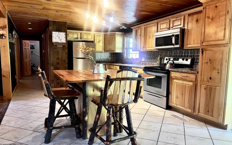 1027 Circle Drive, Mount Clare, West Virginia 26408, 3 Bedrooms Bedrooms, 9 Rooms Rooms,1 BathroomBathrooms,Single Family Detached,For Sale,Circle,10160299