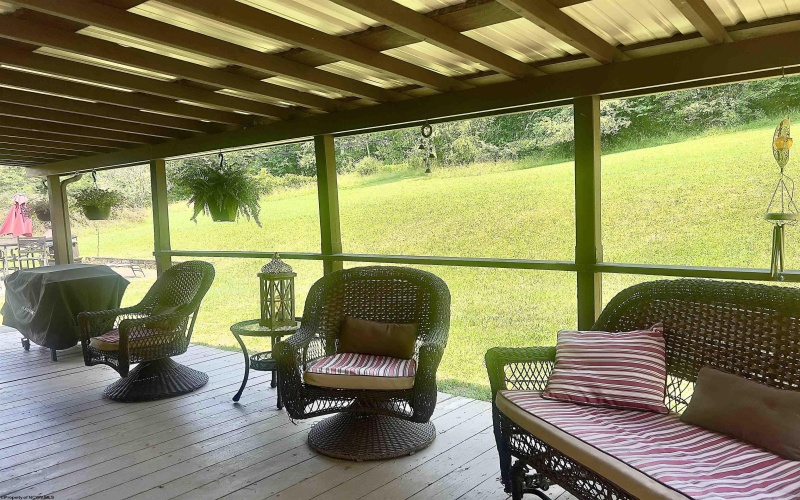 1027 Circle Drive, Mount Clare, West Virginia 26408, 3 Bedrooms Bedrooms, 9 Rooms Rooms,1 BathroomBathrooms,Single Family Detached,For Sale,Circle,10160299