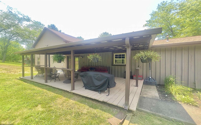 1027 Circle Drive, Mount Clare, West Virginia 26408, 3 Bedrooms Bedrooms, 9 Rooms Rooms,1 BathroomBathrooms,Single Family Detached,For Sale,Circle,10160299