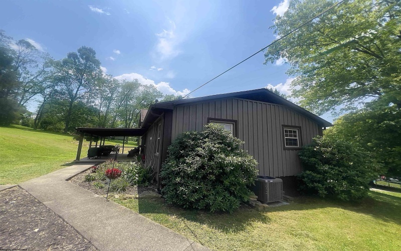 1027 Circle Drive, Mount Clare, West Virginia 26408, 3 Bedrooms Bedrooms, 9 Rooms Rooms,1 BathroomBathrooms,Single Family Detached,For Sale,Circle,10160299
