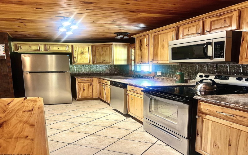 1027 Circle Drive, Mount Clare, West Virginia 26408, 3 Bedrooms Bedrooms, 9 Rooms Rooms,1 BathroomBathrooms,Single Family Detached,For Sale,Circle,10160299