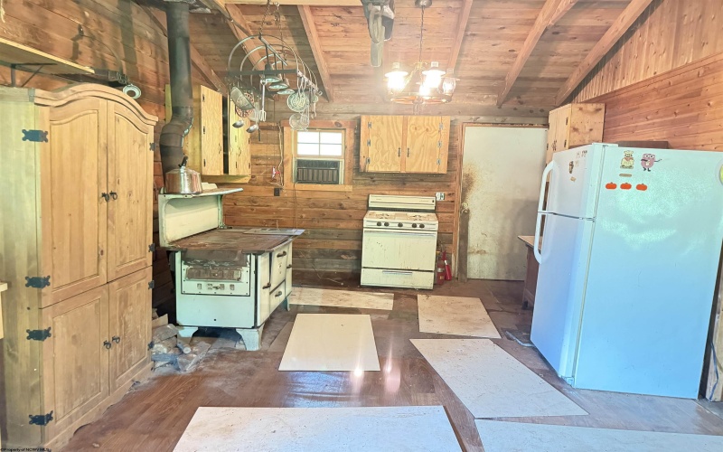 345 Middle Run Road, West Union, West Virginia 26456, 2 Bedrooms Bedrooms, 4 Rooms Rooms,1 BathroomBathrooms,Single Family Detached,For Sale,Middle Run,10160297