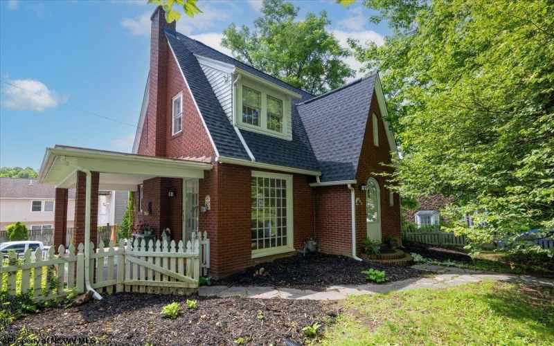 960 Stewart Street, Morgantown, West Virginia 26505, 2 Bedrooms Bedrooms, 6 Rooms Rooms,1 BathroomBathrooms,Single Family Detached,For Sale,Stewart,10160292