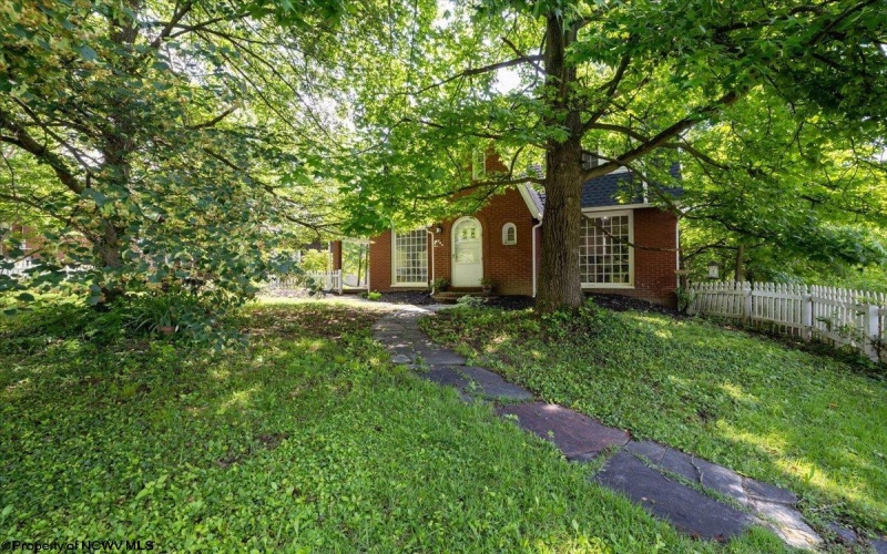 960 Stewart Street, Morgantown, West Virginia 26505, 2 Bedrooms Bedrooms, 6 Rooms Rooms,1 BathroomBathrooms,Single Family Detached,For Sale,Stewart,10160292