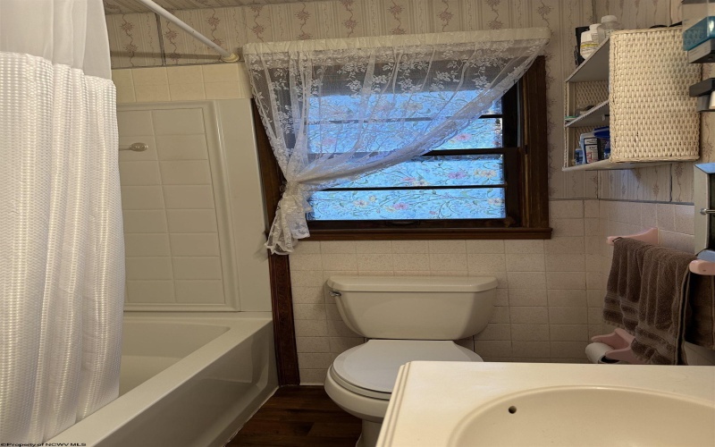 453 Saltlick Road, Mannington, West Virginia 26582-7171, 3 Bedrooms Bedrooms, 6 Rooms Rooms,1 BathroomBathrooms,Single Family Detached,For Sale,Saltlick,10160296