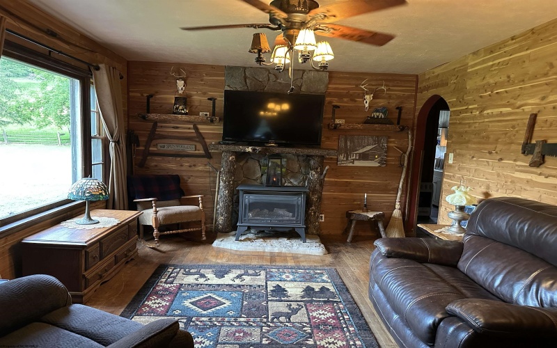 453 Saltlick Road, Mannington, West Virginia 26582-7171, 3 Bedrooms Bedrooms, 6 Rooms Rooms,1 BathroomBathrooms,Single Family Detached,For Sale,Saltlick,10160296