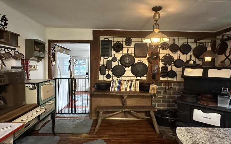 453 Saltlick Road, Mannington, West Virginia 26582-7171, 3 Bedrooms Bedrooms, 6 Rooms Rooms,1 BathroomBathrooms,Single Family Detached,For Sale,Saltlick,10160296