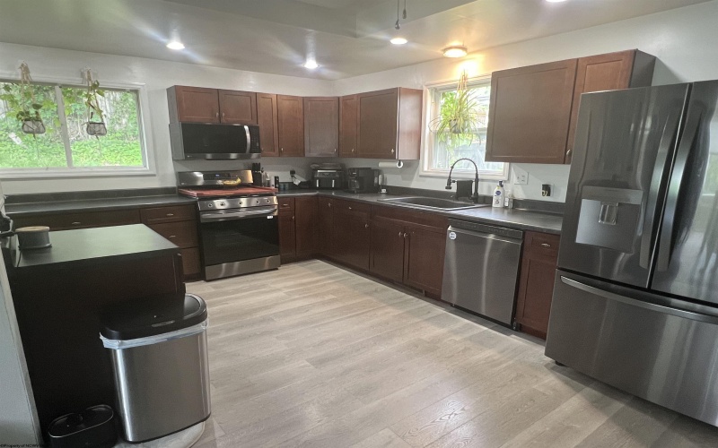 124 Elkins Street, Fairmont, West Virginia 26554, 3 Bedrooms Bedrooms, 6 Rooms Rooms,1 BathroomBathrooms,Single Family Detached,For Sale,Elkins,10159344