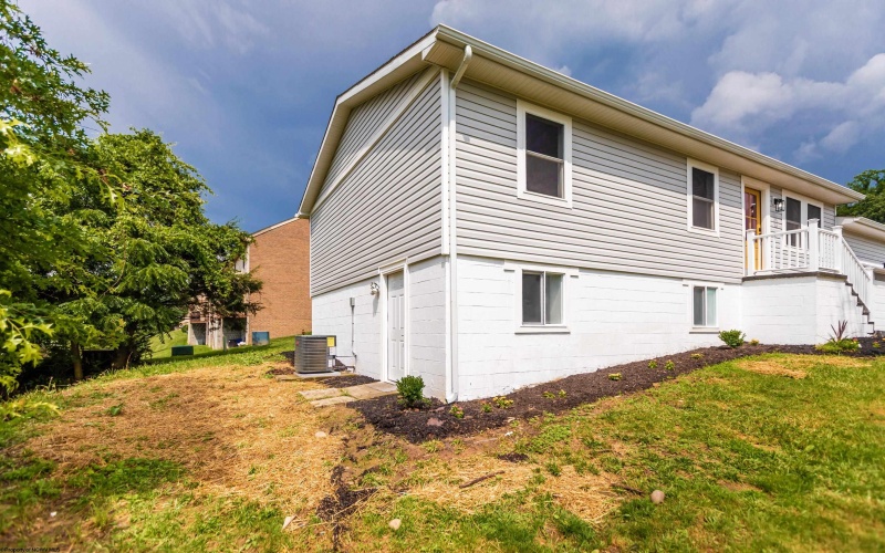 12 Goodwin Hill Road, Morgantown, West Virginia 26508, 3 Bedrooms Bedrooms, 8 Rooms Rooms,2 BathroomsBathrooms,Single Family Detached,For Sale,Goodwin Hill,10160291
