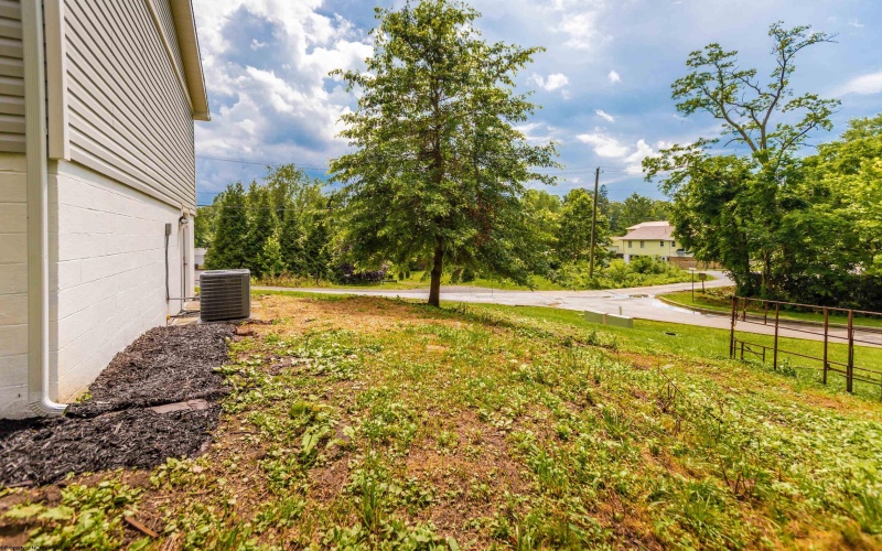 12 Goodwin Hill Road, Morgantown, West Virginia 26508, 3 Bedrooms Bedrooms, 8 Rooms Rooms,2 BathroomsBathrooms,Single Family Detached,For Sale,Goodwin Hill,10160291