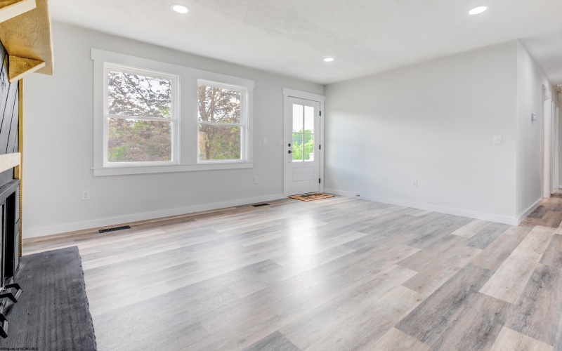 12 Goodwin Hill Road, Morgantown, West Virginia 26508, 3 Bedrooms Bedrooms, 8 Rooms Rooms,2 BathroomsBathrooms,Single Family Detached,For Sale,Goodwin Hill,10160291