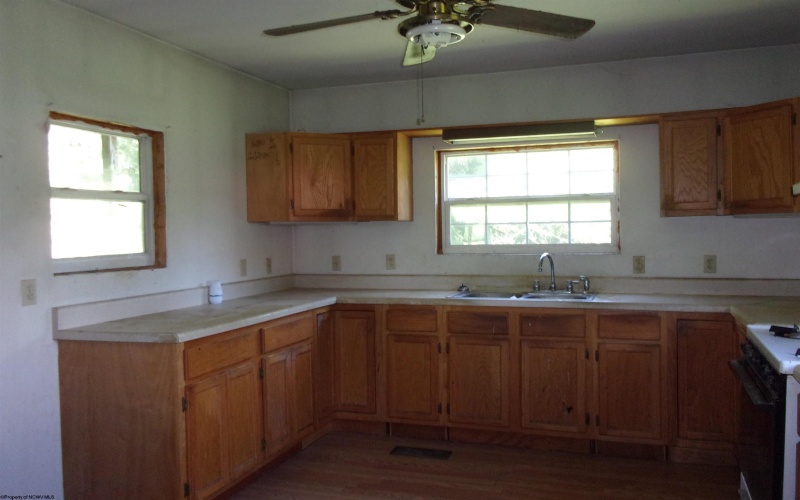 197 Sunshine Road, Rachel, West Virginia 26587, 2 Bedrooms Bedrooms, 6 Rooms Rooms,1 BathroomBathrooms,Single Family Detached,For Sale,Sunshine,10160310