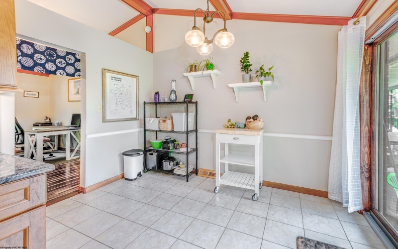 237 Morgantown Avenue, Morgantown, West Virginia 26505, 3 Bedrooms Bedrooms, 8 Rooms Rooms,2 BathroomsBathrooms,Single Family Detached,For Sale,Morgantown,10160309