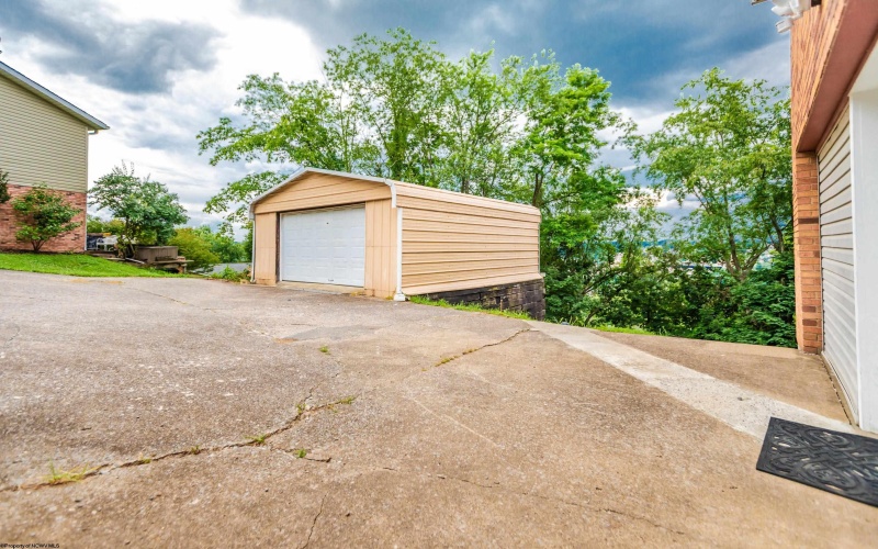 237 Morgantown Avenue, Morgantown, West Virginia 26505, 3 Bedrooms Bedrooms, 8 Rooms Rooms,2 BathroomsBathrooms,Single Family Detached,For Sale,Morgantown,10160309