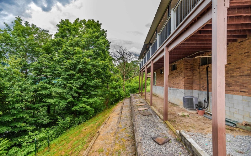 237 Morgantown Avenue, Morgantown, West Virginia 26505, 3 Bedrooms Bedrooms, 8 Rooms Rooms,2 BathroomsBathrooms,Single Family Detached,For Sale,Morgantown,10160309
