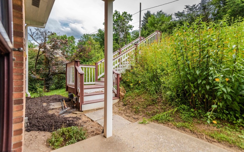 237 Morgantown Avenue, Morgantown, West Virginia 26505, 3 Bedrooms Bedrooms, 8 Rooms Rooms,2 BathroomsBathrooms,Single Family Detached,For Sale,Morgantown,10160309