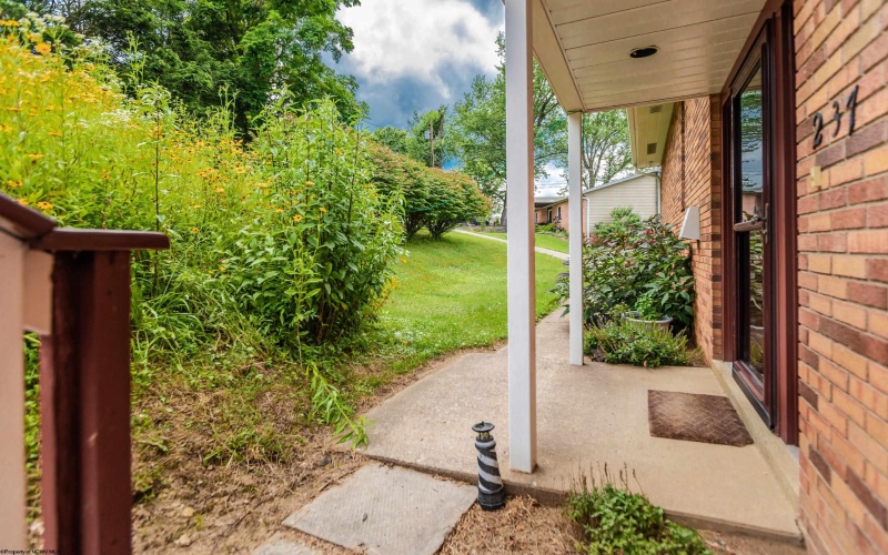 237 Morgantown Avenue, Morgantown, West Virginia 26505, 3 Bedrooms Bedrooms, 8 Rooms Rooms,2 BathroomsBathrooms,Single Family Detached,For Sale,Morgantown,10160309