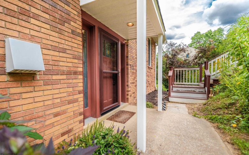 237 Morgantown Avenue, Morgantown, West Virginia 26505, 3 Bedrooms Bedrooms, 8 Rooms Rooms,2 BathroomsBathrooms,Single Family Detached,For Sale,Morgantown,10160309