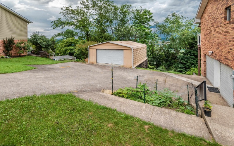 237 Morgantown Avenue, Morgantown, West Virginia 26505, 3 Bedrooms Bedrooms, 8 Rooms Rooms,2 BathroomsBathrooms,Single Family Detached,For Sale,Morgantown,10160309