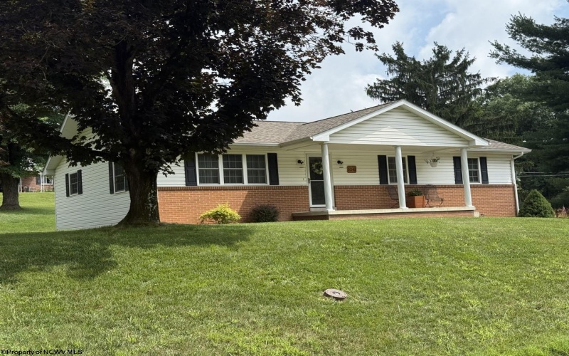 5242 Veterans Memorial Highway, Bridgeport, West Virginia 26330, 3 Bedrooms Bedrooms, 6 Rooms Rooms,2 BathroomsBathrooms,Single Family Detached,For Sale,Veterans Memorial,10160324