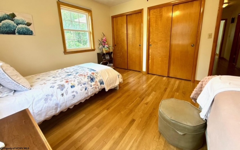 5242 Veterans Memorial Highway, Bridgeport, West Virginia 26330, 3 Bedrooms Bedrooms, 6 Rooms Rooms,2 BathroomsBathrooms,Single Family Detached,For Sale,Veterans Memorial,10160324