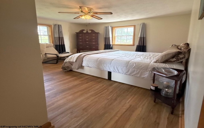 5242 Veterans Memorial Highway, Bridgeport, West Virginia 26330, 3 Bedrooms Bedrooms, 6 Rooms Rooms,2 BathroomsBathrooms,Single Family Detached,For Sale,Veterans Memorial,10160324