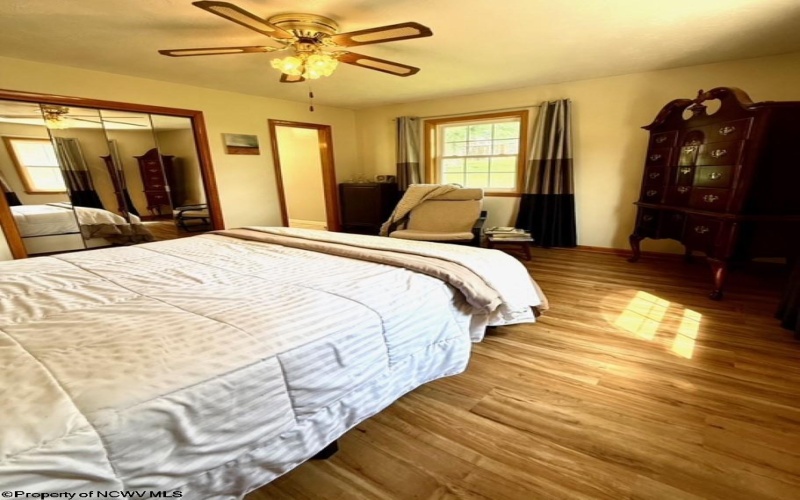 5242 Veterans Memorial Highway, Bridgeport, West Virginia 26330, 3 Bedrooms Bedrooms, 6 Rooms Rooms,2 BathroomsBathrooms,Single Family Detached,For Sale,Veterans Memorial,10160324