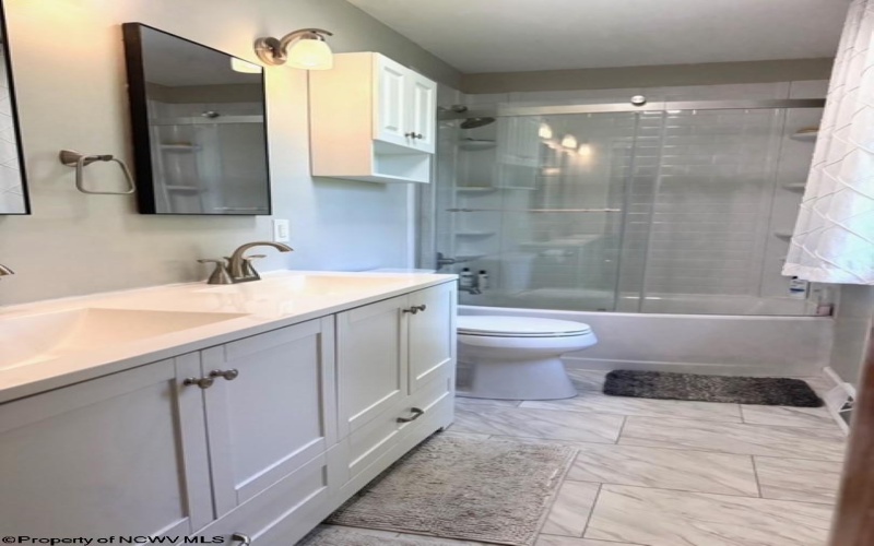 5242 Veterans Memorial Highway, Bridgeport, West Virginia 26330, 3 Bedrooms Bedrooms, 6 Rooms Rooms,2 BathroomsBathrooms,Single Family Detached,For Sale,Veterans Memorial,10160324