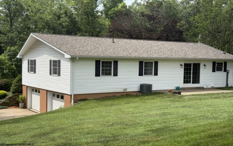 5242 Veterans Memorial Highway, Bridgeport, West Virginia 26330, 3 Bedrooms Bedrooms, 6 Rooms Rooms,2 BathroomsBathrooms,Single Family Detached,For Sale,Veterans Memorial,10160324