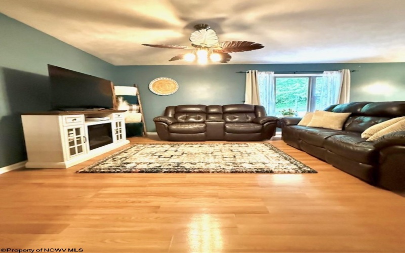 409 4th Avenue, Nutter Fort, West Virginia 26301, 4 Bedrooms Bedrooms, 9 Rooms Rooms,2 BathroomsBathrooms,Single Family Detached,For Sale,4th,10160317