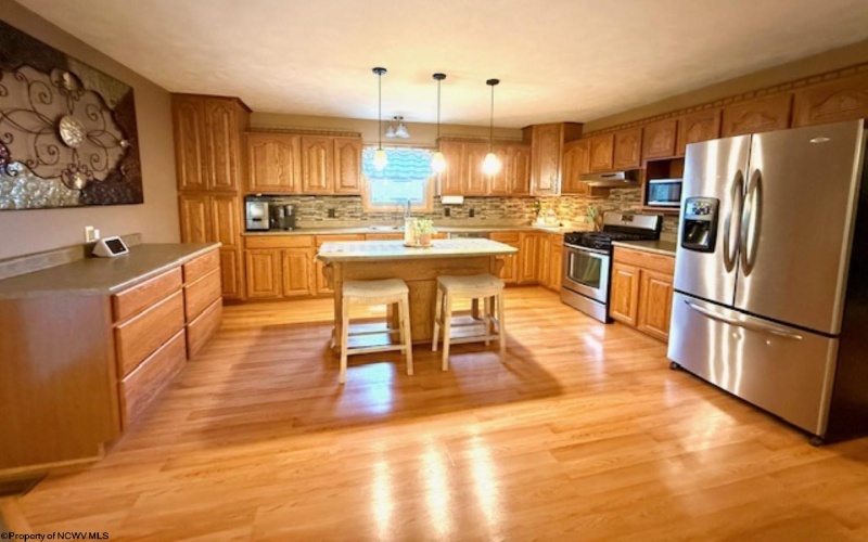 409 4th Avenue, Nutter Fort, West Virginia 26301, 4 Bedrooms Bedrooms, 9 Rooms Rooms,2 BathroomsBathrooms,Single Family Detached,For Sale,4th,10160317