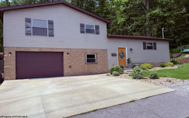 409 4th Avenue, Nutter Fort, West Virginia 26301, 4 Bedrooms Bedrooms, 9 Rooms Rooms,2 BathroomsBathrooms,Single Family Detached,For Sale,4th,10160317