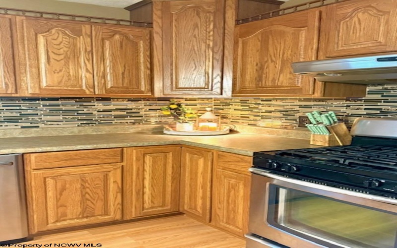 409 4th Avenue, Nutter Fort, West Virginia 26301, 4 Bedrooms Bedrooms, 9 Rooms Rooms,2 BathroomsBathrooms,Single Family Detached,For Sale,4th,10160317