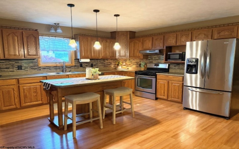 409 4th Avenue, Nutter Fort, West Virginia 26301, 4 Bedrooms Bedrooms, 9 Rooms Rooms,2 BathroomsBathrooms,Single Family Detached,For Sale,4th,10160317