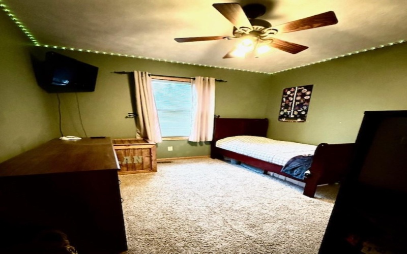409 4th Avenue, Nutter Fort, West Virginia 26301, 4 Bedrooms Bedrooms, 9 Rooms Rooms,2 BathroomsBathrooms,Single Family Detached,For Sale,4th,10160317