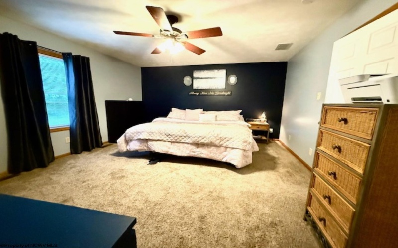 409 4th Avenue, Nutter Fort, West Virginia 26301, 4 Bedrooms Bedrooms, 9 Rooms Rooms,2 BathroomsBathrooms,Single Family Detached,For Sale,4th,10160317